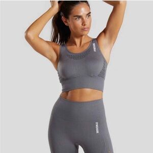 🦈 GYMSHARK Women's Gray
ENERGY+SEAMLESS Leggings And Sports Bra